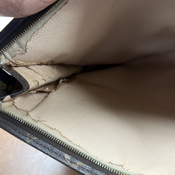 Louis Vuitton, monogram canvas used cosmetic Poche Toilette NM - Picture 5 of 8